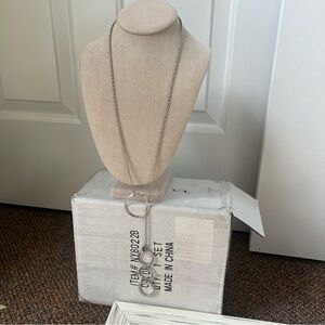 Chicos silver tone circle lanyard y lariat necklace adjustable no clasp fun